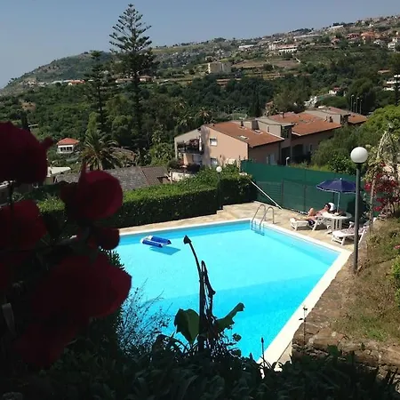 Lägenhet Amazing Sea Overview With Swimmingpool Sanremo