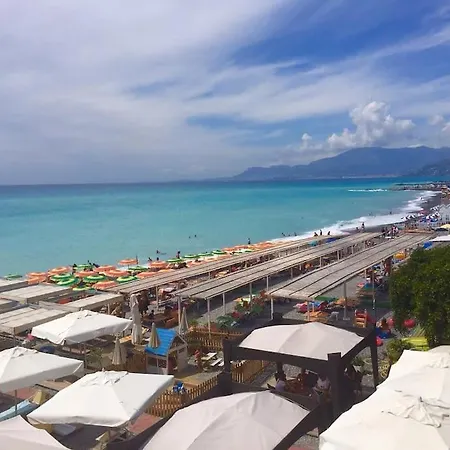Amazing Sea Overview With Swimmingpool *